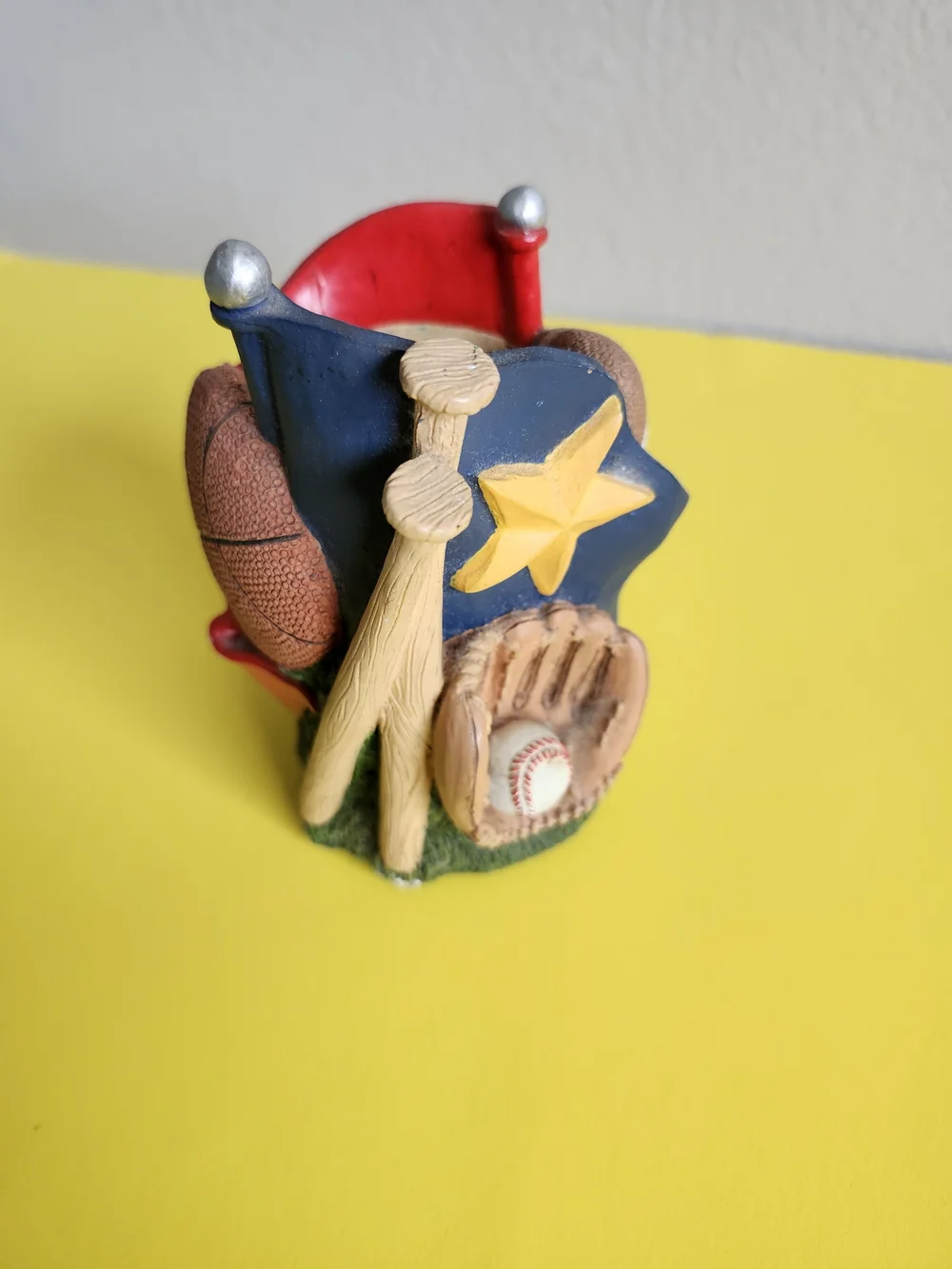 VTG 1998 FIGI Graphics All Sport Pencil Cup Holder Heavy Resin Sports Decor